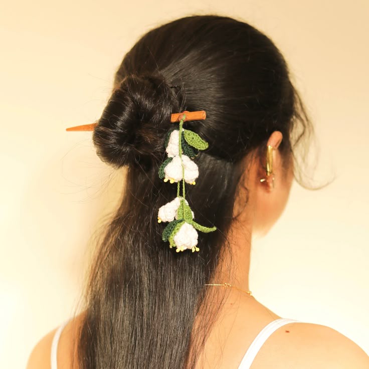 wooden hair stick mogra off white and green